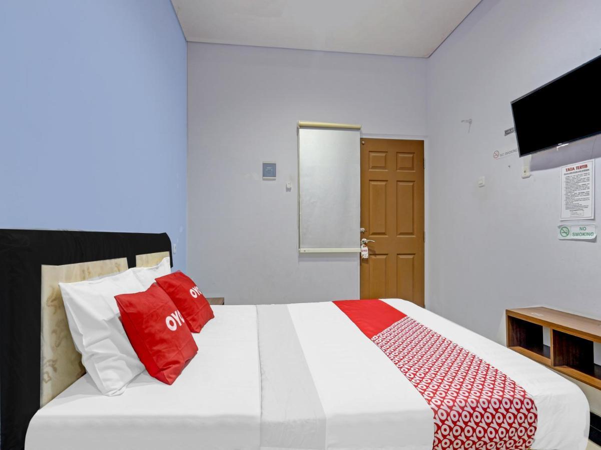 Oyo 90553 Arteri Guest House Семаранг Экстерьер фото
