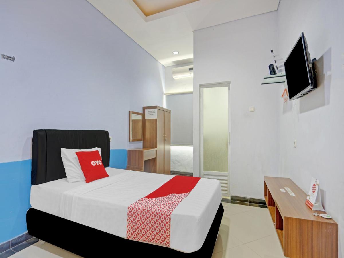 Oyo 90553 Arteri Guest House Семаранг Экстерьер фото
