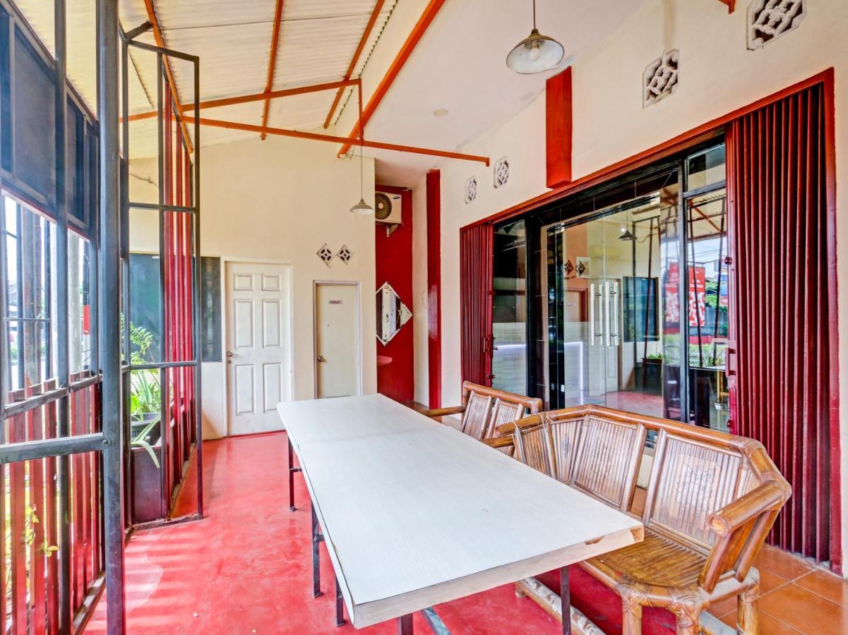 Oyo 90553 Arteri Guest House Семаранг Экстерьер фото