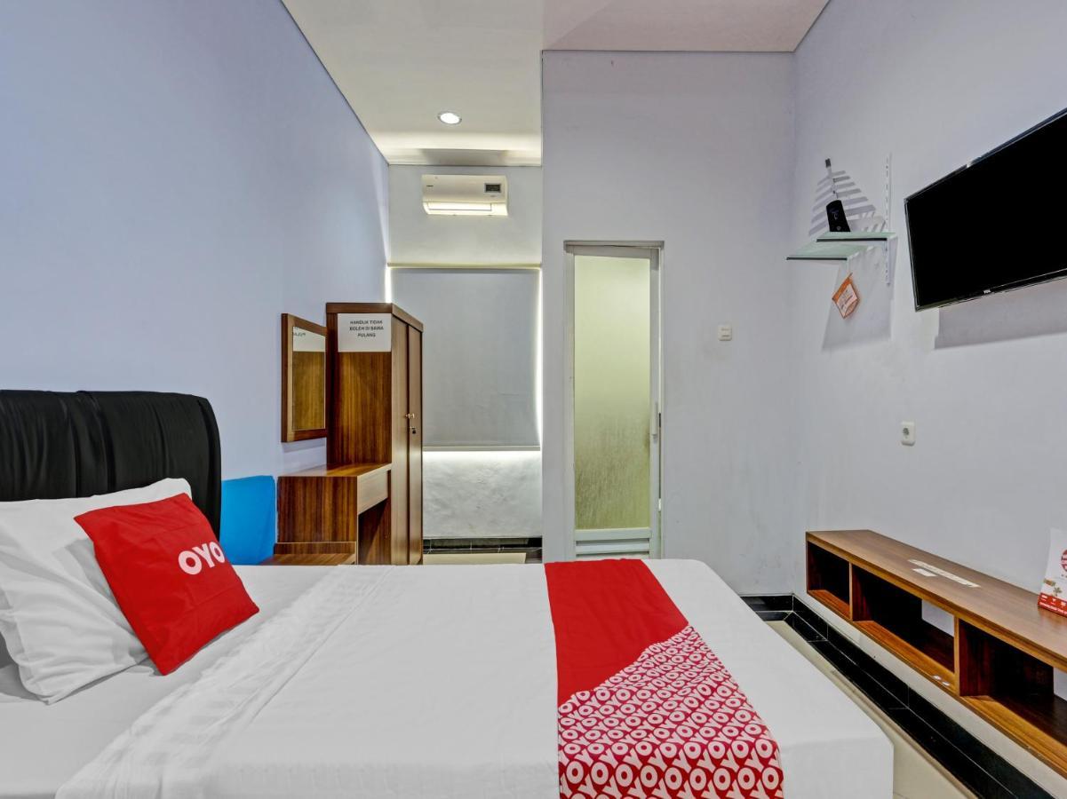 Oyo 90553 Arteri Guest House Семаранг Экстерьер фото