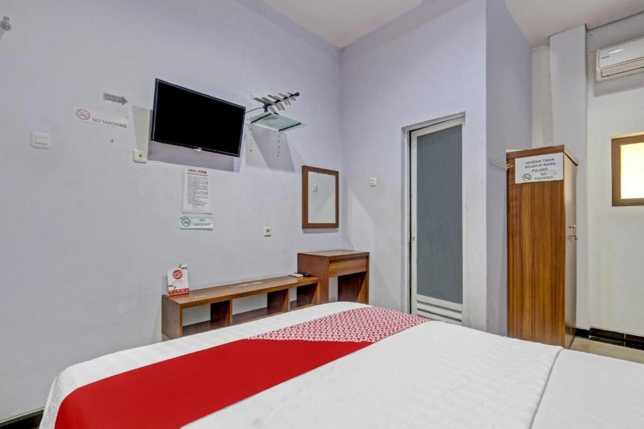 Oyo 90553 Arteri Guest House Семаранг Экстерьер фото